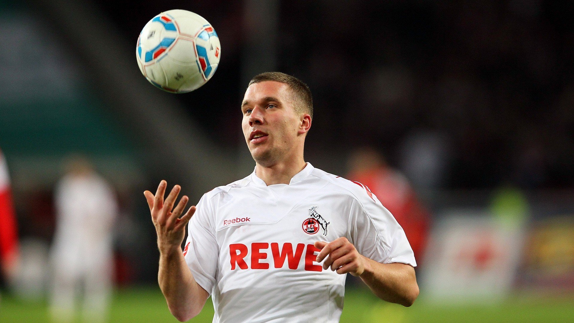 哈兰德再创欧冠历史新纪录,曼城豪取三连胜,哈兰德代表两支球队参加欧冠